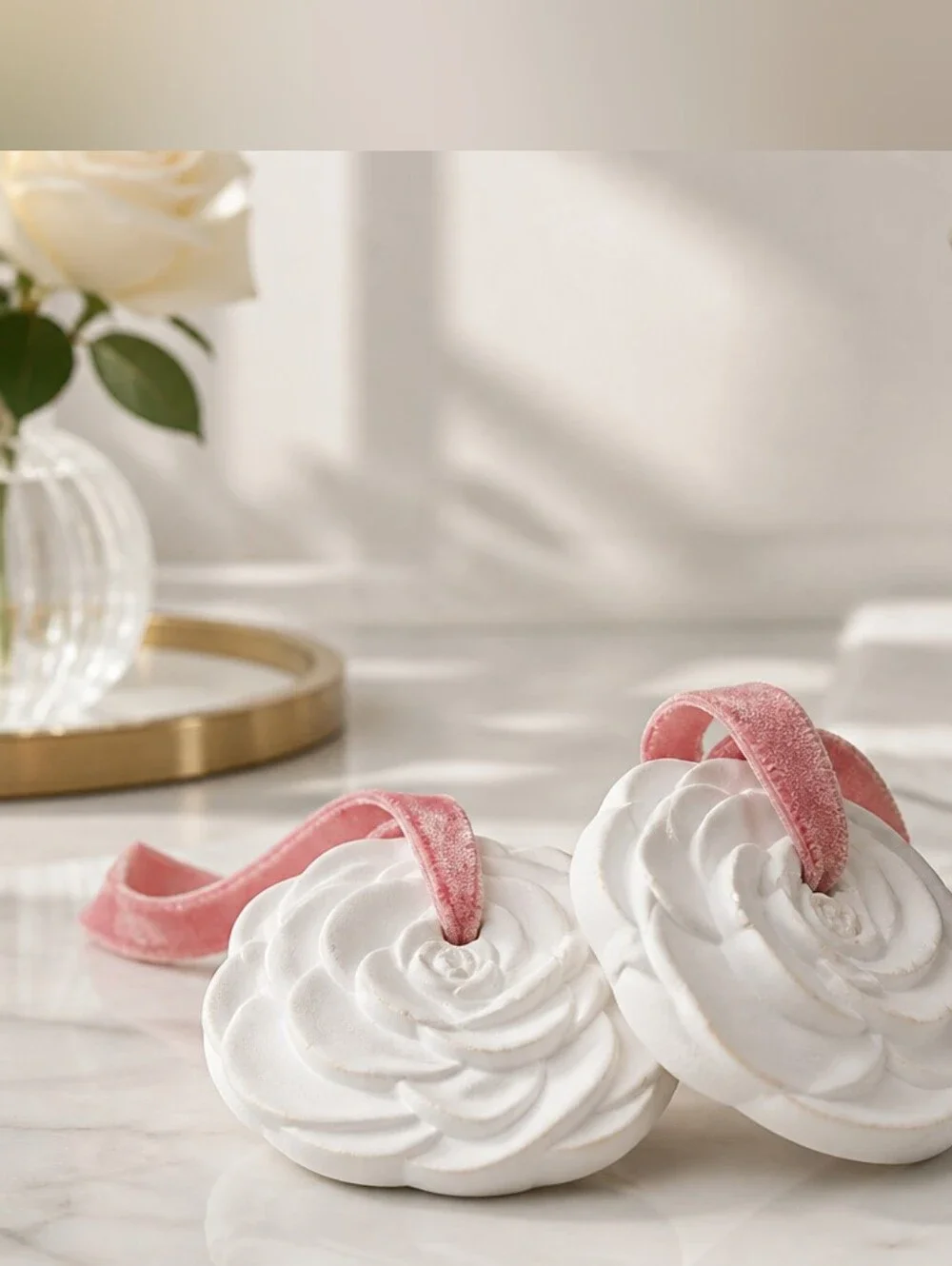 White Rose Ceramic difuser with Pink or Black ribbon (Set of 3) + essential oil